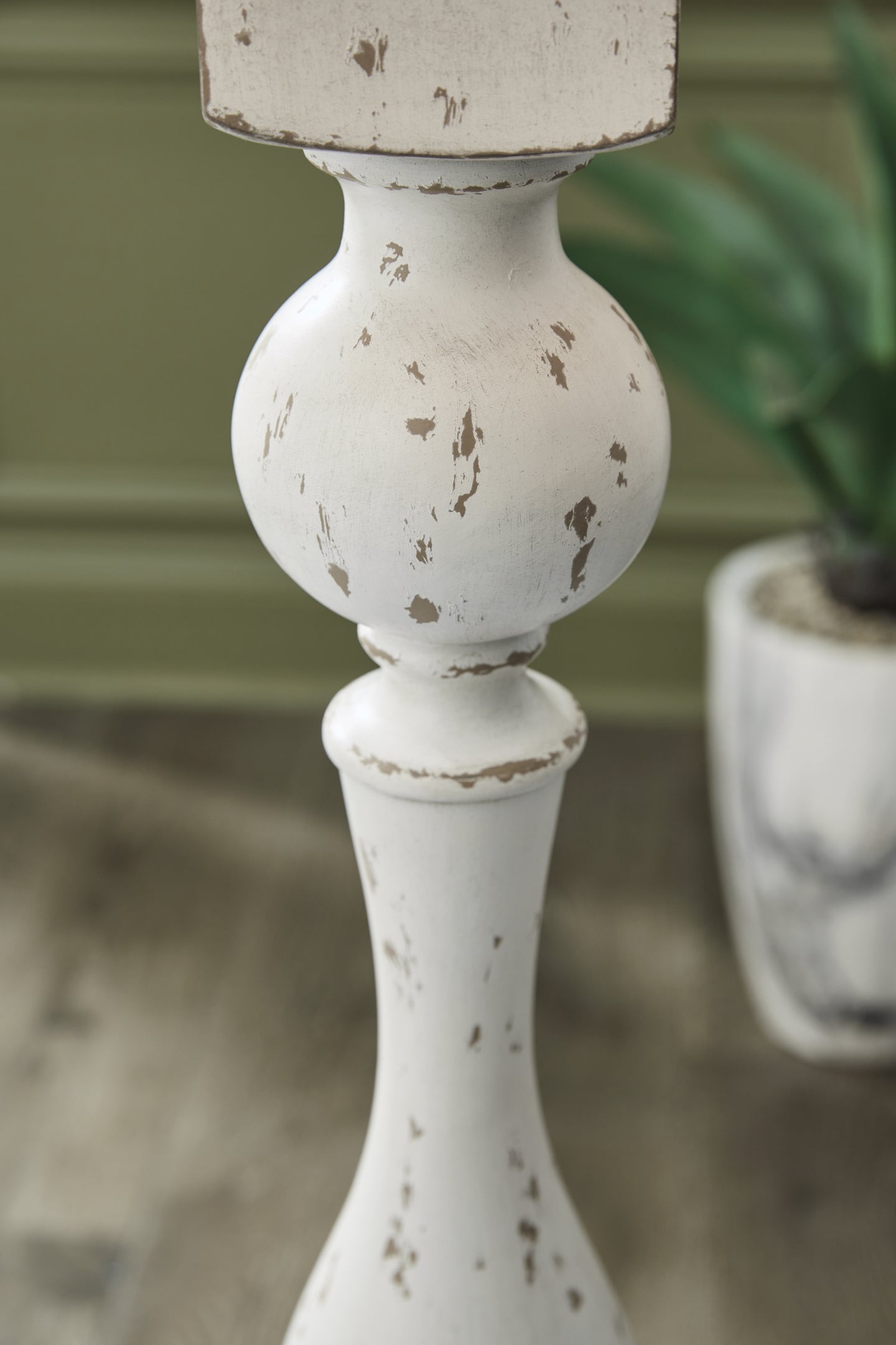 Madsbrook Poly Floor Lamp (1/CN)