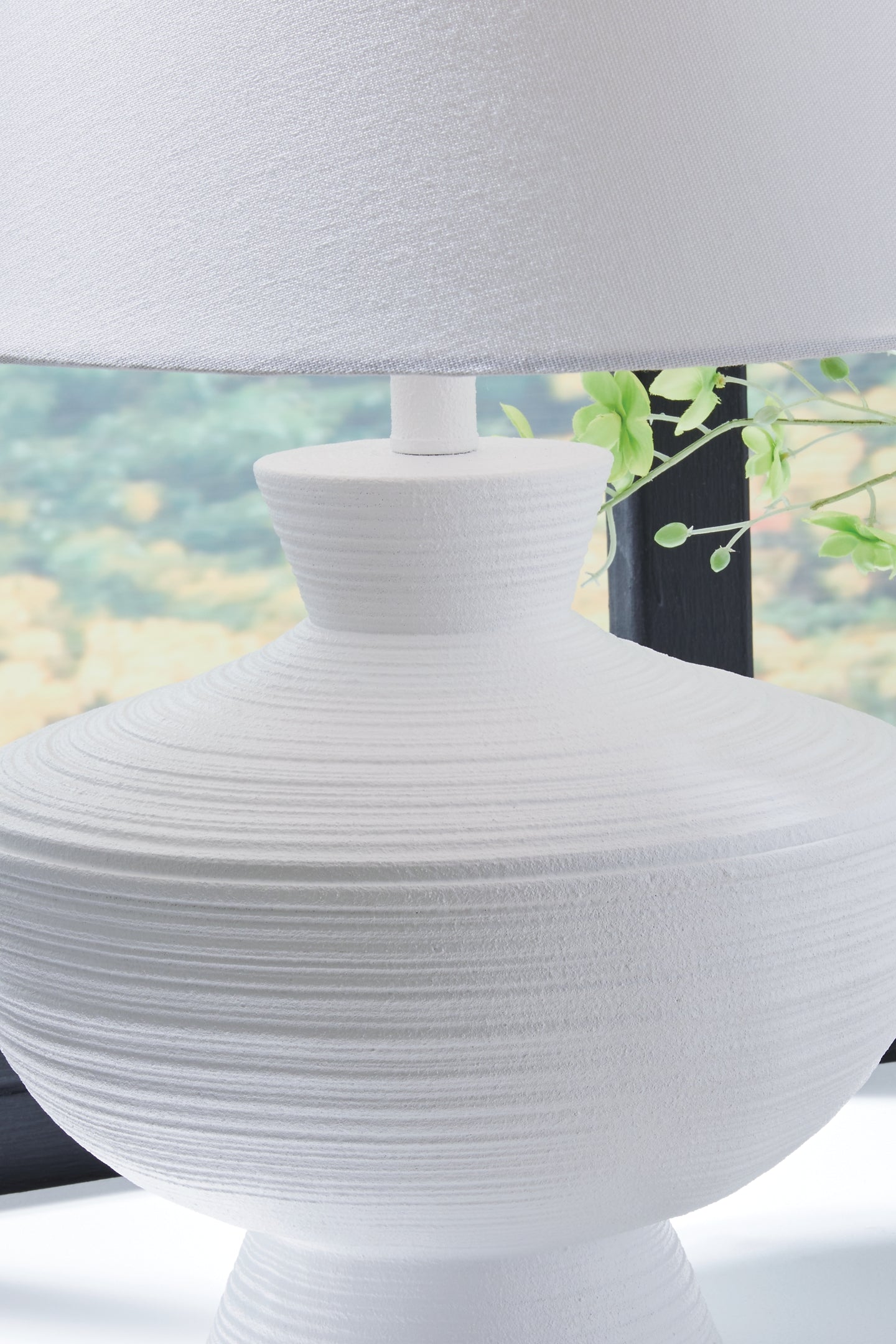 Harelwood Poly Table Lamp (1/CN)